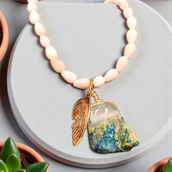 SALE!!Dragon's Vein Agate Pendant with Shell beads and Gold Butterfly Wing Charm - Picture 3 of 7